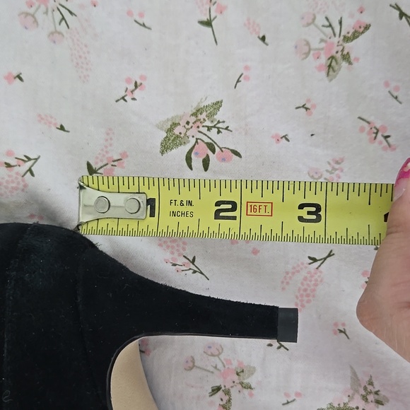 Neiman Marcus velvet shoes heeled - Picture 8 of 8